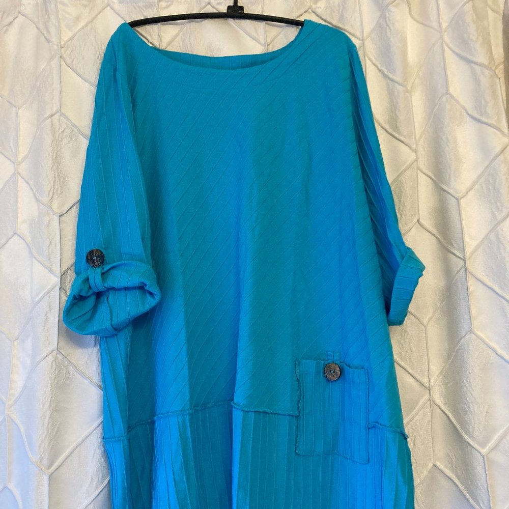 Cute blue top with button detailing XL